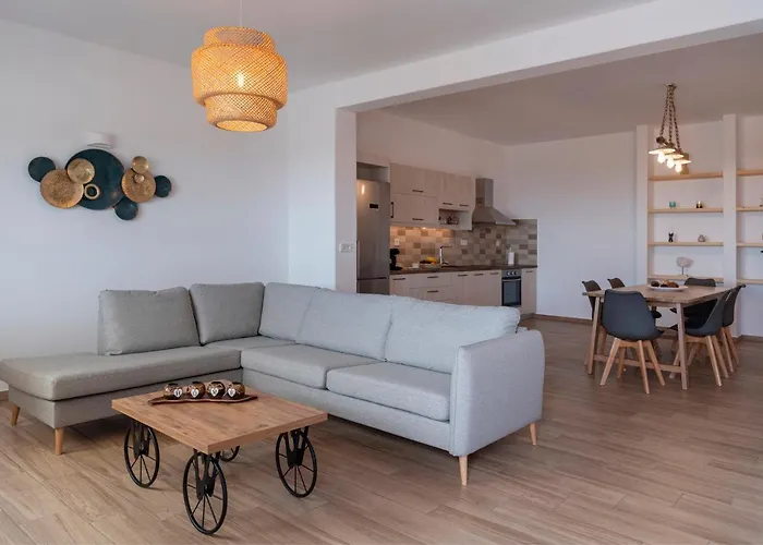 Feriehus Panteronisia View Angairiá