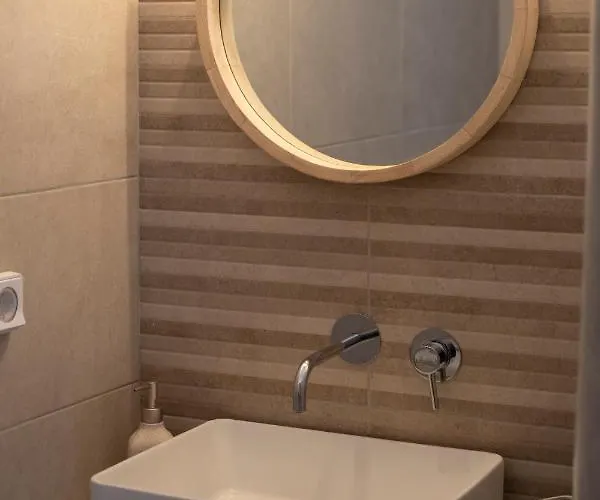 Semesterbostad Panteronisia View Angairiá